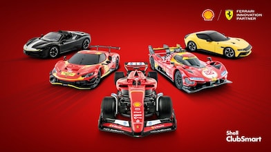 Vizuál 5 modelov Ferrari na červenom pozadí