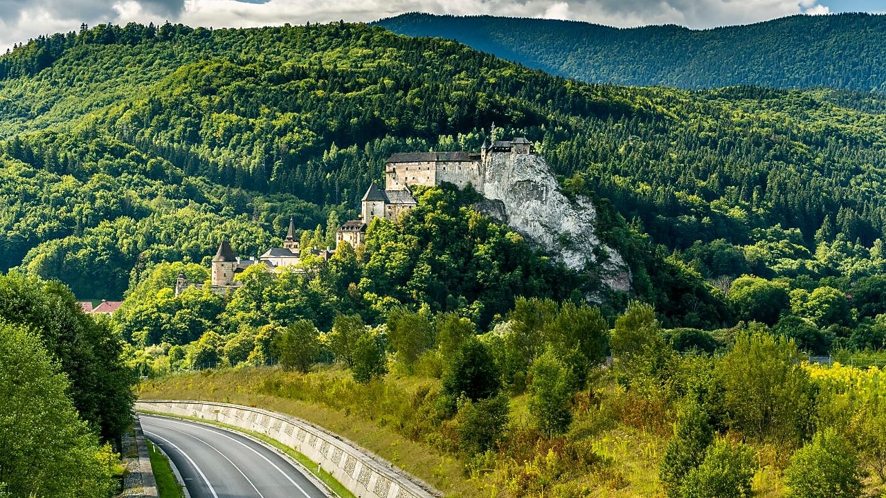 Cesta pod Oravským hradom