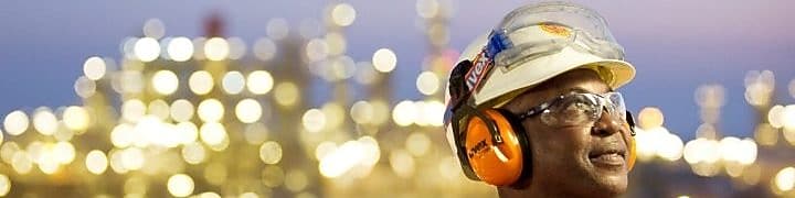 Zamestnanec v prevádzke GTL