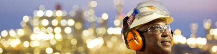 Zamestnanec v prevádzke GTL