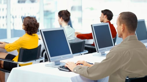 Kontakty na naše tímy poskytujúce služby zákazníkom a&nbsp;na kancelárie vo Veľkej Británii.