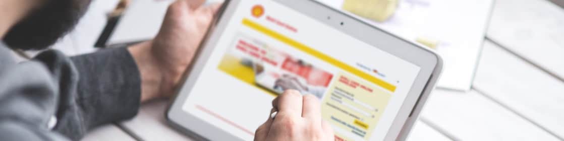 man holding tab and looking at the website