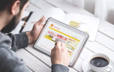 man holding tab and looking at the website