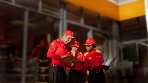 Súčasný alebo bývalý zamestnanec, dodávateľ alebo blízka osoba zamestnanca spoločnosti Shell