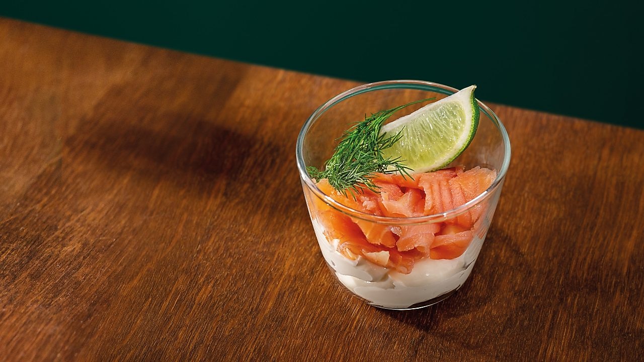 Foto proteínovej misky s lososom