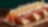 Hot Dog Francie položený na stole.